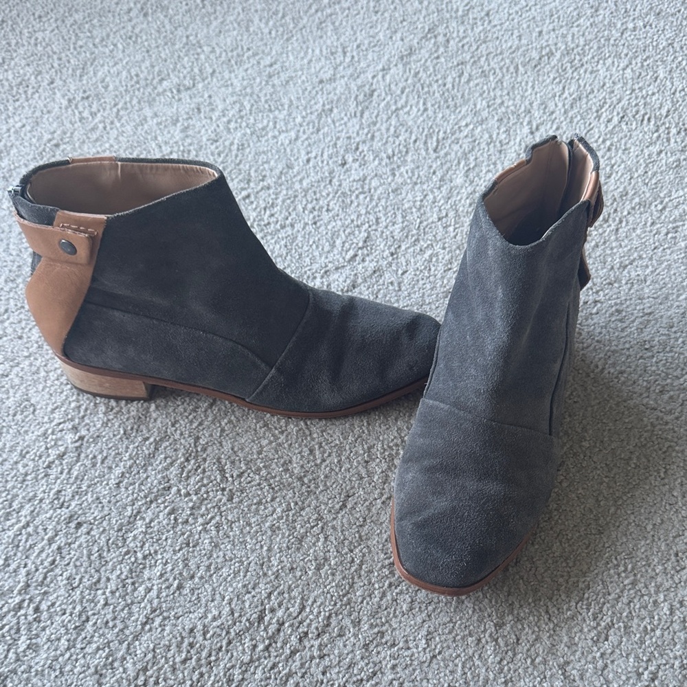 Very cute Joes Jeans booties size 9